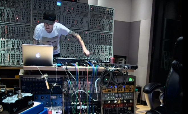 Deadmau5 Studio Set Watch 2 Hours Of Live Actual Good Music Video Raverrafting